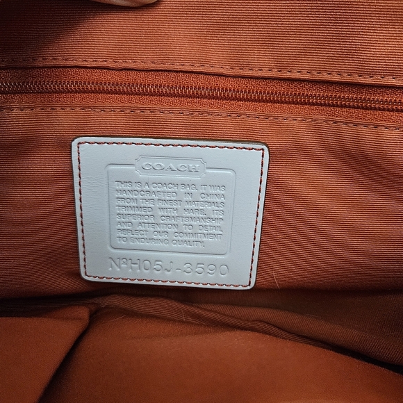 Coach White Leather and Fur Ski Pack Shoulder Bag - Picture 13 of 16